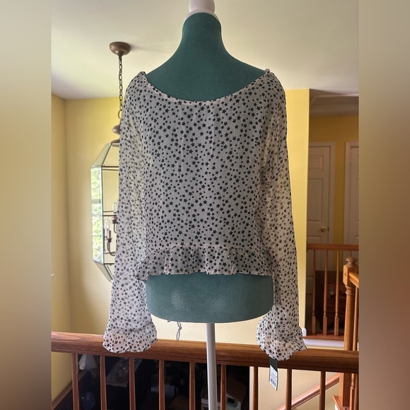 Sheer flowy star top NWT - Picture 7 of 7